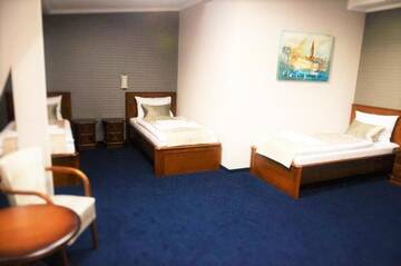 Фото номера Трехместный номер Отель Hotel Kamienica г. Ополе 8