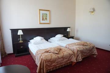 Фото номера Двухместный номер с 2 отдельными кроватями Отель Hotel Piast г. Ополе 4