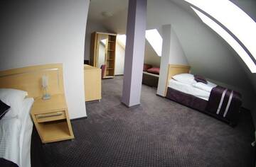 Фото номера Трехместный номер Отель Hotel Pod Złotą Koroną г. Ополе 3